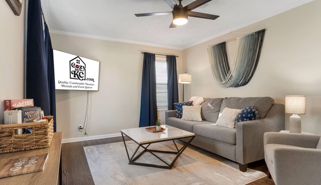 The Sunnyside- Waldo Ranch + Fenced Yard + Parking