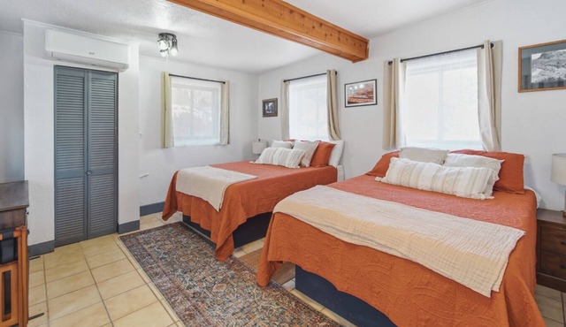 The Sunrise Studio (2 Queen Beds)