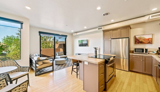 The Sunrise - 2 Story Suite w/Red Rock Views