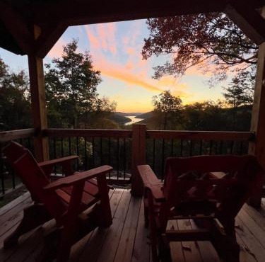 The Sunrise Cabin with Amazing Views