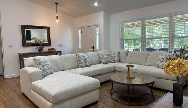 The Sunrise! Close to Wake forest University. 2 King beds. Quiet neighborhood!