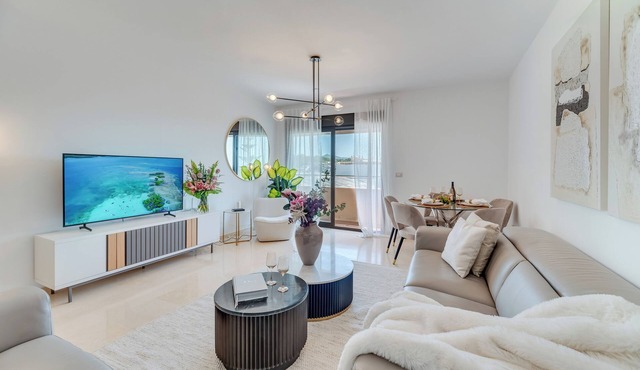 THE SUNRISE GOLDEN MILE FLAT BY VACATION MARBELLA