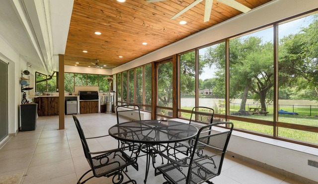 The Sunroom Villa on the Lake