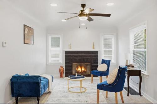 The Sunset Getaway, Modern 3BR w Deck Minutes from I-65, Fenced Yard