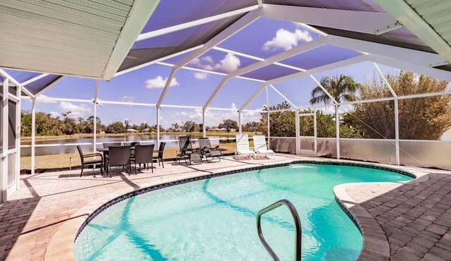 The Sunset Lake House/heated pool/pool table/4 bed/2 bath