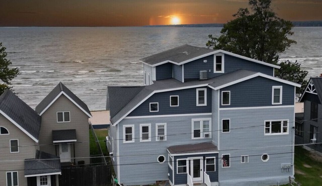 The Sunset Sail | Historic Oneida Lakefront Condo 1
