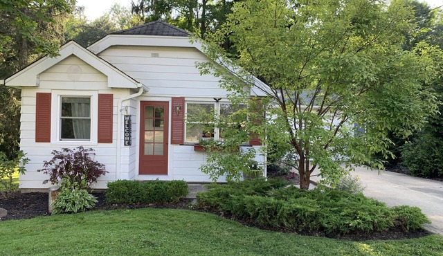 The Sunshine Cottage of Chagrin Falls: Monthly Rental +