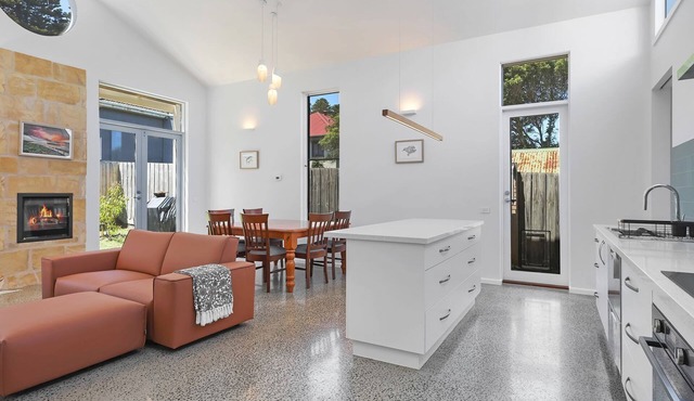 The Sunshine House - Nestled in the heart of the city.