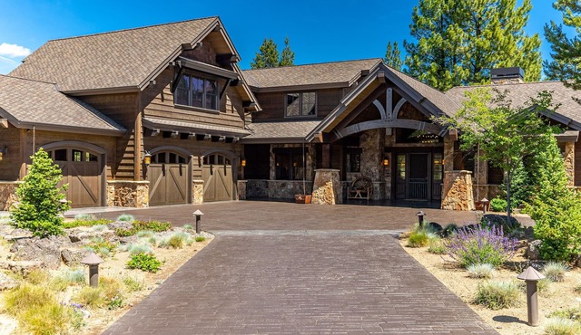 The Sunstone at Caldera ~ Luxe Estate Sleeps 19 ~ Hot Tub + Games