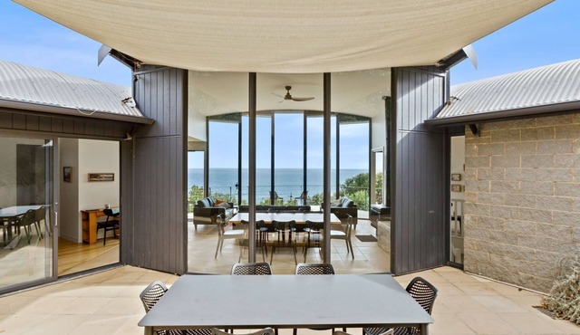 The Surf Spot - Absolute beach front