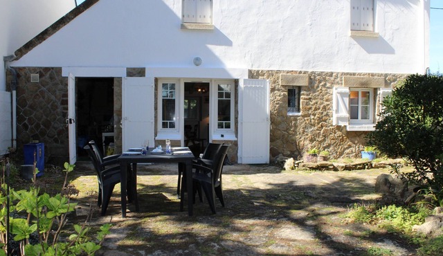 THE SURFACE KORRIGANE FACING THE SEA