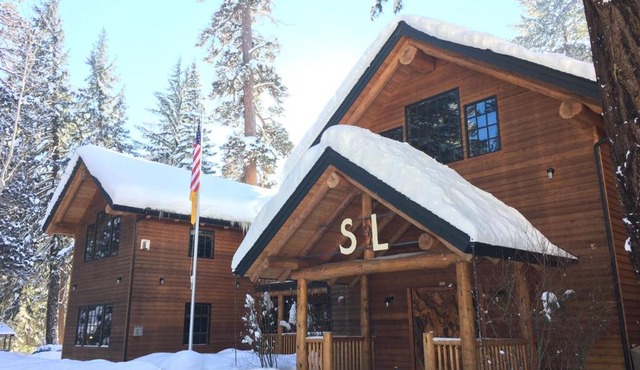 The Suttle Lodge & Boathouse