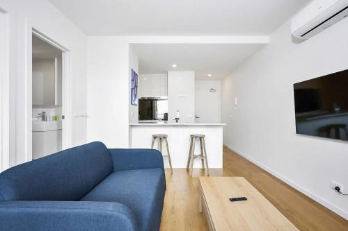 The Swan - 10 Minutes to MCG