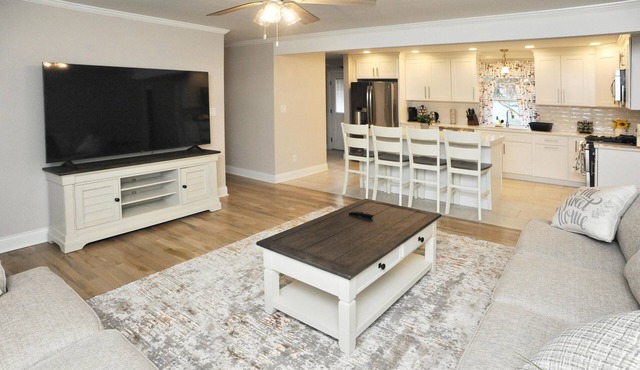 The Swan- The best place to stay in Portage Beautiful 4-Bed 2-Bath House