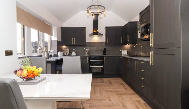 The Swans Nest Lock View