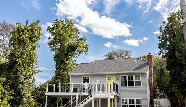 The Sweet Escape I – Stylish Beach Retreat in Padanaram w/private beach access