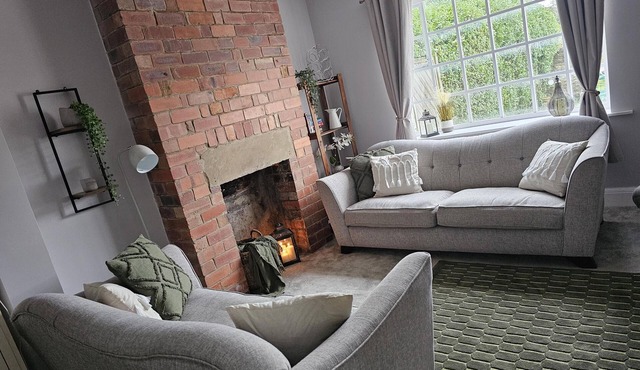 The Sweetbriar Cottage 3 bedroom house in Leeds