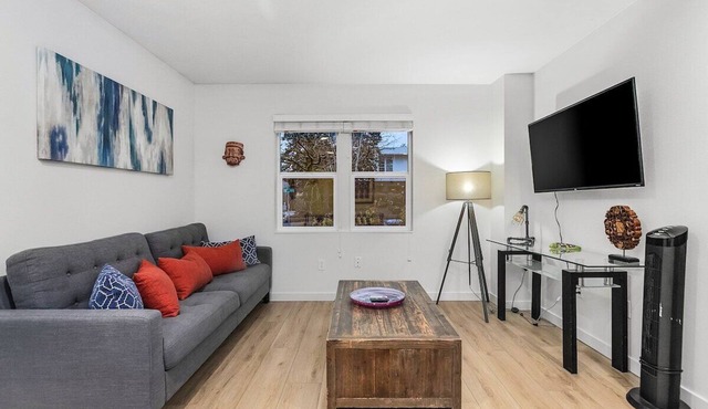 The Sweetest Hideaway - 81 Walkscore!