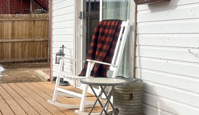 The Sweetheart Cabin. A Charming 1-bedroom cabin with a super comfy bed!