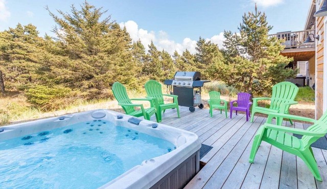 The Swell House-Modern, hot tub, near beach
