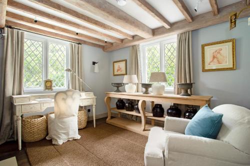 The Swinbrook Manor House - Spacious 5BDR House with Garden