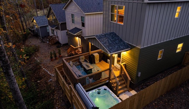 The Switchback: Luxe Home w/Hot Tub & Fire Pit