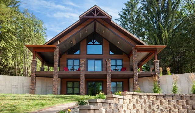 The Sylvan Cabin w/small lake - @MillCreekCabinsWI