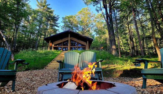 The Sylvan Chalet, Modern, Lakefront, Private, Refined, Close to Trails,