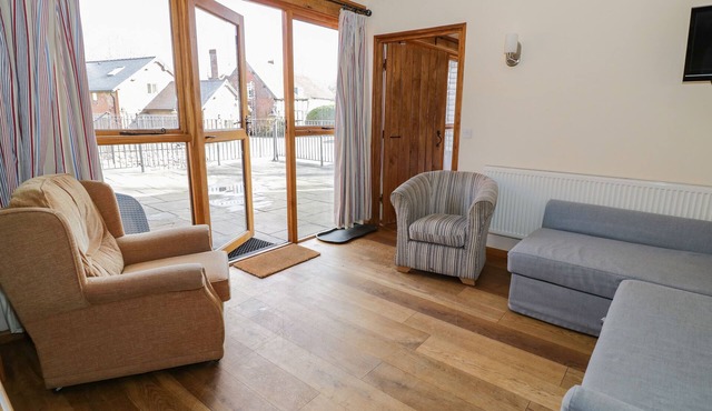 THE TACK ROOM, pet friendly in Little Cowarne