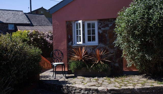 The Tack Room, shared hot tub and sauna