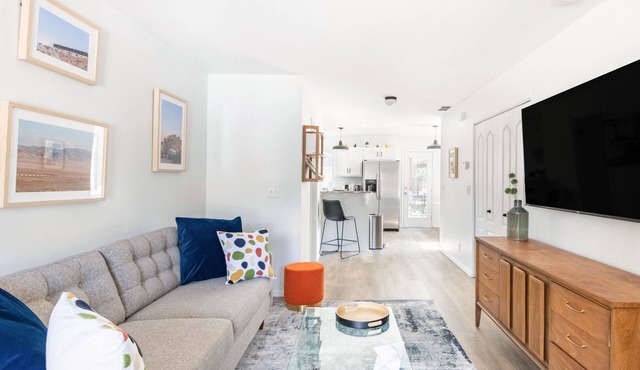 /The Tag House/5 minutes to BSU, airport, hiking and downtown