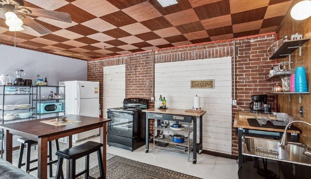 The "Take Me Back Bungalow". Cozy Winter Abode