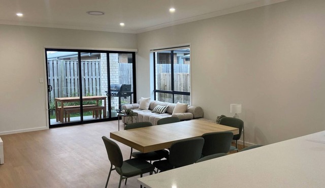 The Tamarind Retreat-Spacious home in Park Ridge