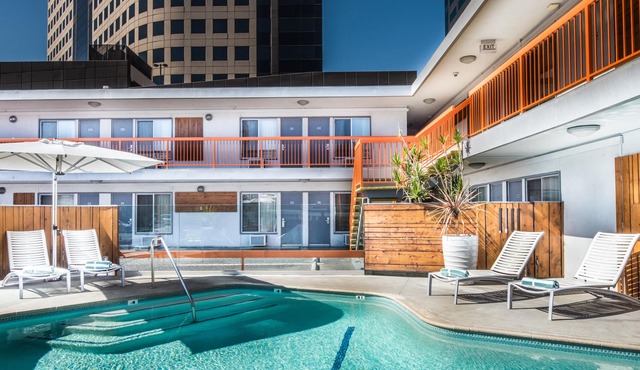 The Tangerine - A Burbank Hotel