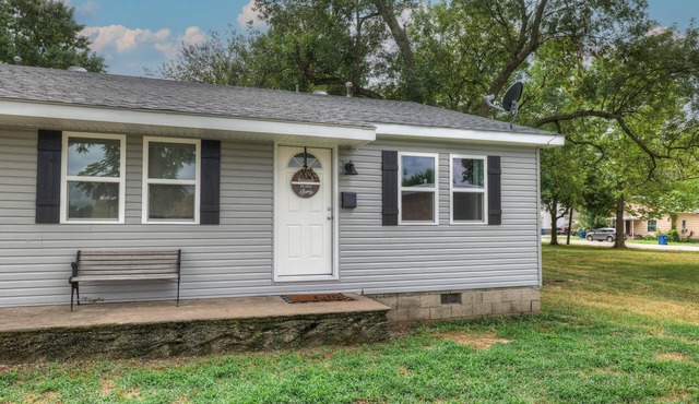 The Tanner Place- Renovated and Cozy 1 Bed Apt