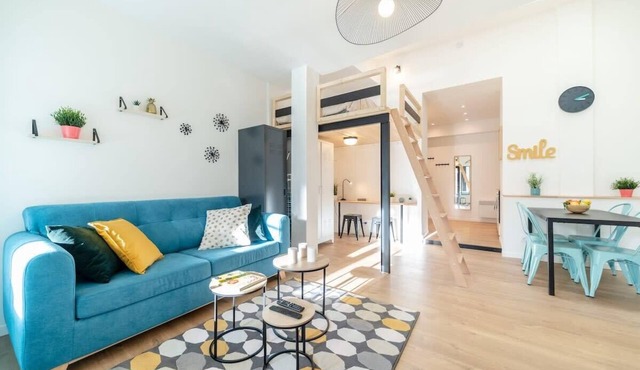 The TANNEURS - Charming 6-person apartment - Steps from Valmy Metro