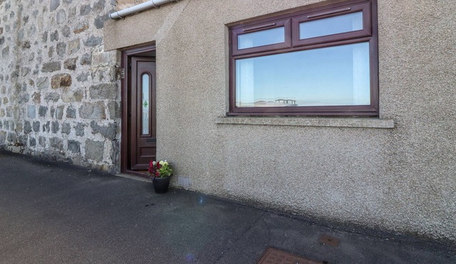 THE TARDIS, pet friendly, country holiday cottage in Rosehearty