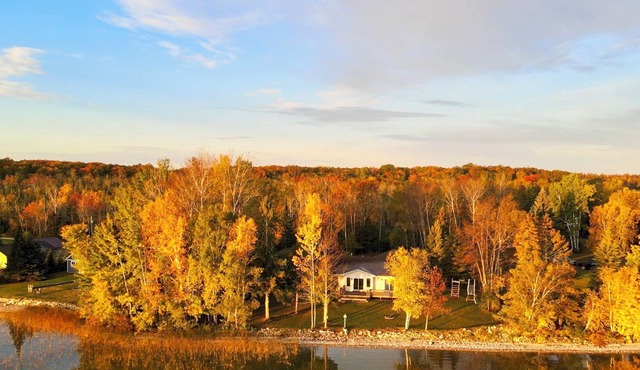 The Taylor Cottage: Most Breath-Taking View On The Lake