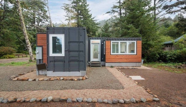 The Tea House-Modern container home near beach!