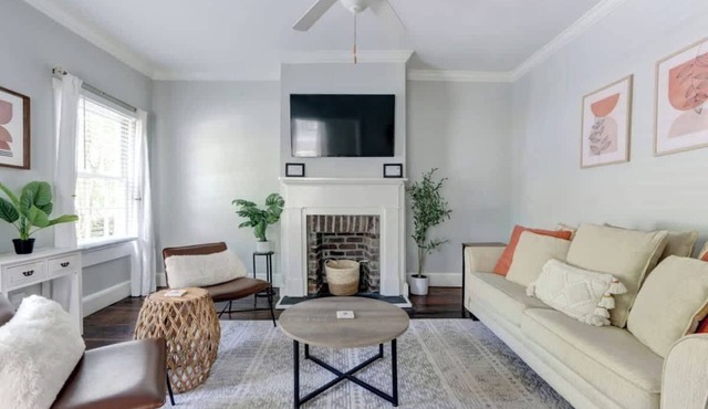 The Tea Olive - B, Fresh | Classic | Dog-Friendly!