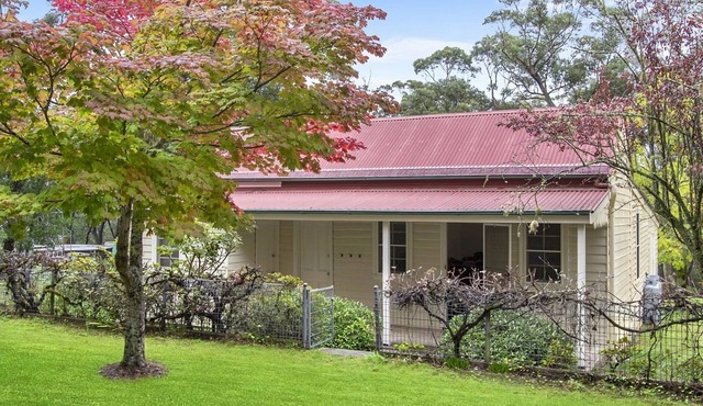 THE TEACHERS COTTAGE- SPECIALS ON NOW !