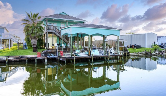 The Teal Turtle Retreat-Pool and Hot Tub!