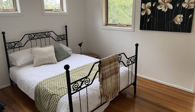 The Tee House is conveniently located in Kilmore township next to Golf Course.