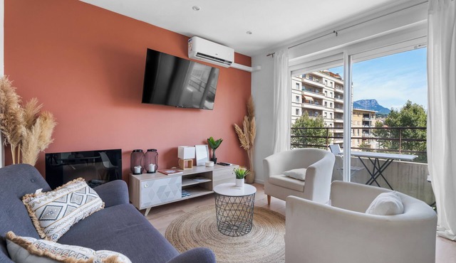 The Terra-Cota at 10" Station-port-beach 3 quiet private bedrooms with WIFI