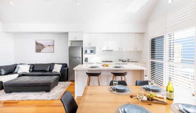 The Terrace | 400m to Main Beach | Pet Friendly