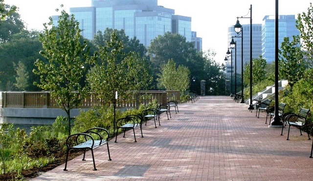 The Terrace at Park Place 2nd Floor Walk up -cozy 2 Bedroom Fast Wifi Free Coffee