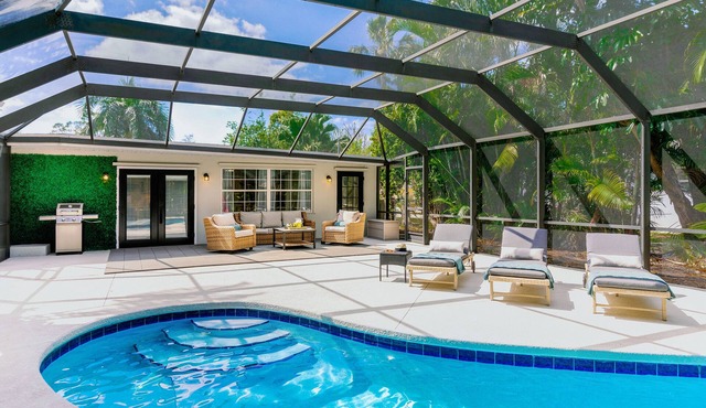 THE TERRACOTTA, Heated Pool! Close to 5th Ave and Beaches