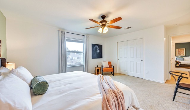 The Texan: Big Family Getaway with Texas Charm: 6BR in Killeen