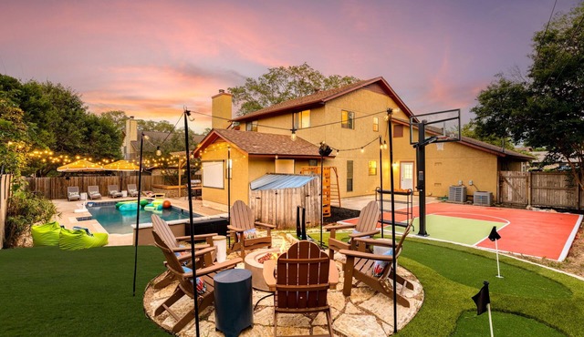The Texan: Heated Pool | Basketball | Slide