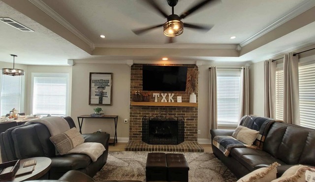 The Texarkana Baby - Urban Living in Historic Neighborhood + 2-Car Garage